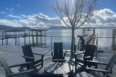 Image de Modern Farmhouse, Lakefront Oasis