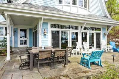 Image de Lakeside retreat on Little Sebago Lake