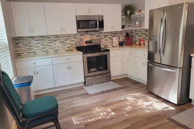 Cozy 2-Bedroom Private Apartment in charming Denton. Centrally Located