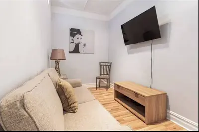 Image de Coziest 2br in Hell's Kitchen!