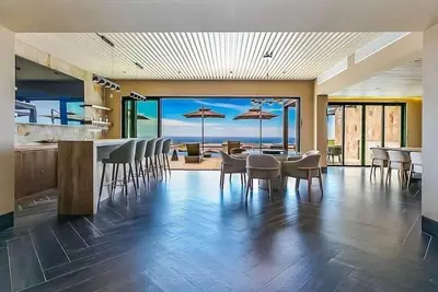 Image de New Luxury 5 Bed Home- Private Pool & Quivira Golf Club