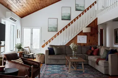 Image de Cozy Lux Mountain Lodge-Hot Tub-Mountain Views-10min to Skiing-Windham Hunter