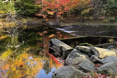 Image de Cottage privé sur 8 acres boisé et fleuri au Lac et à la Rivière Wentworth