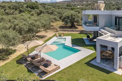 Gaia villa, private pool, near tavern, beach, market