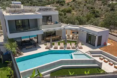 Ouranos villa, pool, Near beach, tavern, market