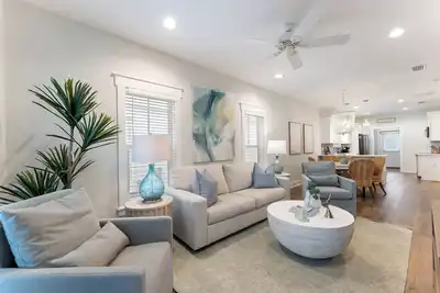 Image de Newly Furnished | Steps to the Beach | Pet Friendly