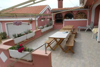 Image de 2-bedroom apartment with balcony, WiFi, pool, fitness, Ac, 5 min beach, Lavanda3