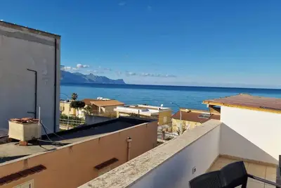 Appartement 'Vista Mare Alcamo' avec vue sur la mer, Wi-Fi et climatisation