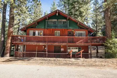Image de Bear Paw Lodge + 1 min from Bear Mountain+ Balcony!