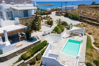 Image de Villa 'Simone Tinos Island' avec vue sur mer, Wi-Fi et climatisation
