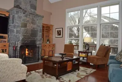 Image de Topridge 4br/4ba: Breathtaking Views. Hot tub. True Ski In Ski Out!