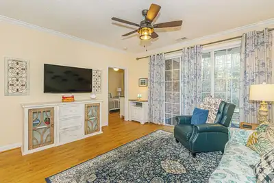 Image de Cozy 2br at Barefoot! Perfect for 4! Unit 414