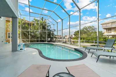 Image de Villa Loriann | Waterfront 4-Bedroom Pool Home with Boat Dock | Sleeps 8