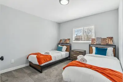 Image de New-Close to Confluence Park!