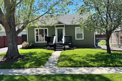 Image de Home away from home with large private yard