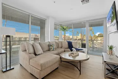 Image de The Rose-Spacious 3br Retreat Near Marina w/ Pool, Gym, Hot Tub & Parking