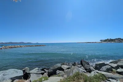 Image de Studio entre mer et calanques. \nSaint Aygulf