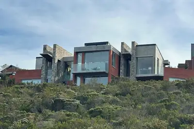 Image de Luxury house in Herolds Bay. Stunning ocean views. Hiking, cycling and golf.