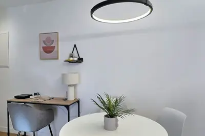 Image de Studio Centre-Ville, Plage, Clim, Piscine & Wifi. Animaux de compagnie acceptés