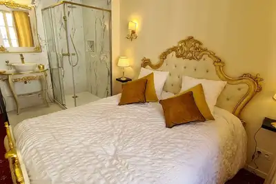 Image de Appartement Délire Baroque à Sully-sur-Loire avec Climatisation