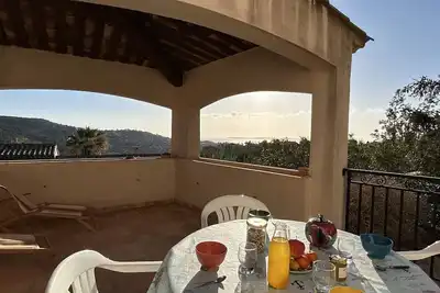 Maison calme 4 pièces, 3 chambres, vue mer, Bormes-les-Mimosas
