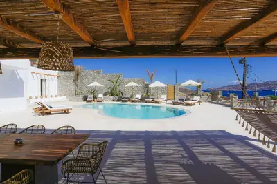 My Rental Homes - Villa Veneta with large swimming pool, sun lounges and sea view
