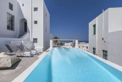 Image de Halki Villa near the old port of Mykonos: swimming pool and panoramic view