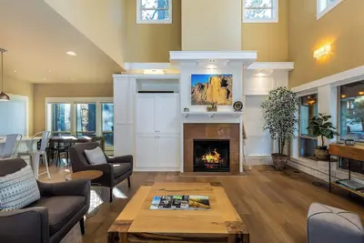 Image de 3 Bed 2. 5 Bath Home, steps from the Deschutes River Trail! , in Bend