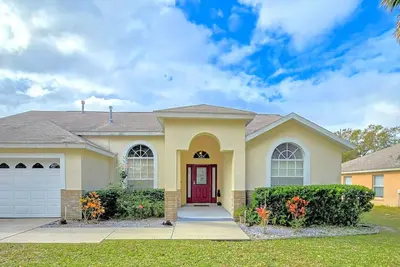 Image de Joyful and Bright 4 Bedroom 3 Bathroom Pool Home