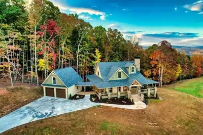 Image de Cozy Bear Cabin 167–Scenic Views–Sleeps 10