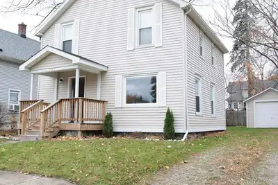 Image de Four bedroom home walking distance to Historical Downtown Lapeer,