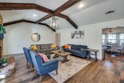 Image de Relocation, Renovation, Insurance, Amazing Location