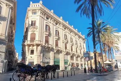 Image de Exclusive apartment with Jacuzzi in the historic center of Palermo