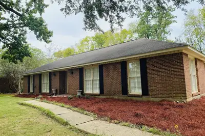 Image de Cozy, Comfortable, Quiet Home “3-beds / 2-bath with High Speed Internet”