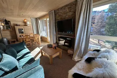 Image de À 50m des pistes de ski, 3ème étage, balcon, cheminée ou poêle à bois, télévision, casier à ski