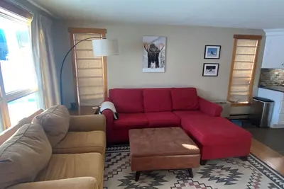 Image de Comfy ski-in and out Sugarloaf 2-bedroom condo with access to pool house