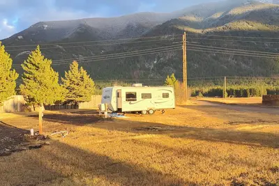 Image de Cozy Rv with Ac and WiFi in Tremendous Columbia Falls