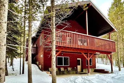 Image de Yellowstone's Premier Hideaway! King Bed, Fire Pit, Dog & wheelchair friendly!