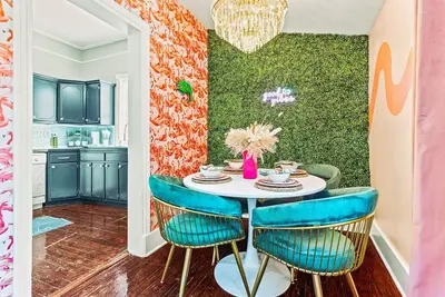 Image de Good Vibes, Fun and Funky Downtown Cottage