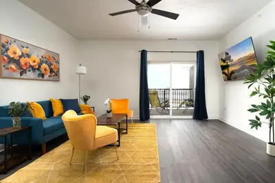 Image de Golden Sun Spacious 1br Pond View King Bed Wfh Gym