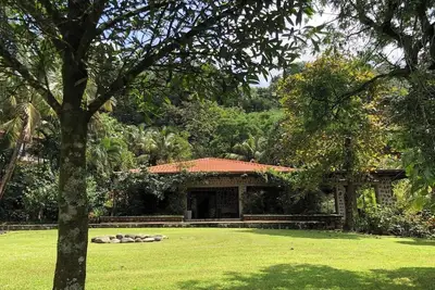 Image de Private Estate with 5 Houses & Natural Lake