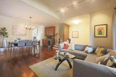 Image de Sophisticated Charm Awaits at Elegance on Hilbar – Unforgettable Stay! #41100