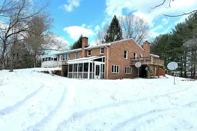 Image de Huge house with a great escape