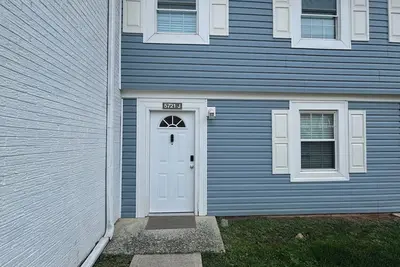 Image de Stylish 2-Master bedroom condo off of Guilford college.