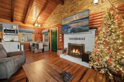 Image de Cozy Log Cabin w/Hot Tub, Mountain Views+King Beds
