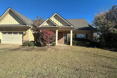 Image de Charming 4-bedroom home in lovely LaGrange 15 minutes from Great Wolf Lodge