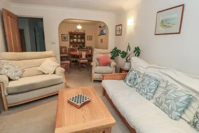Old Harry Cottage 16, with a garden in Swanage