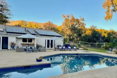 Image de Montecito Family Home with Pool\/Hot Tub, great yard, plus Cabana! Best Location!
