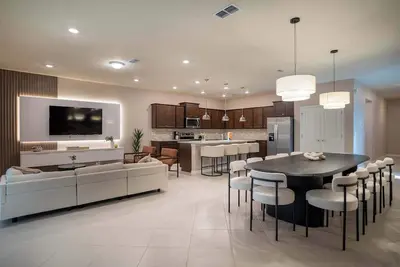 Image de Stunning 10 Bed Home with Themed Rooms, Pool