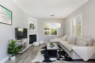 Image de Limited Time! ! ! 3Bedroom 2. 5Ba Irvine Oak Creek Wood Floor Luxury House # 10140
